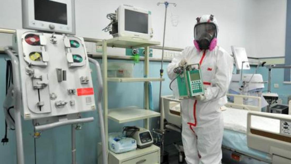 organizatia mondiala a sanatatii ebola a facut 120 de morti in randul personalului medical