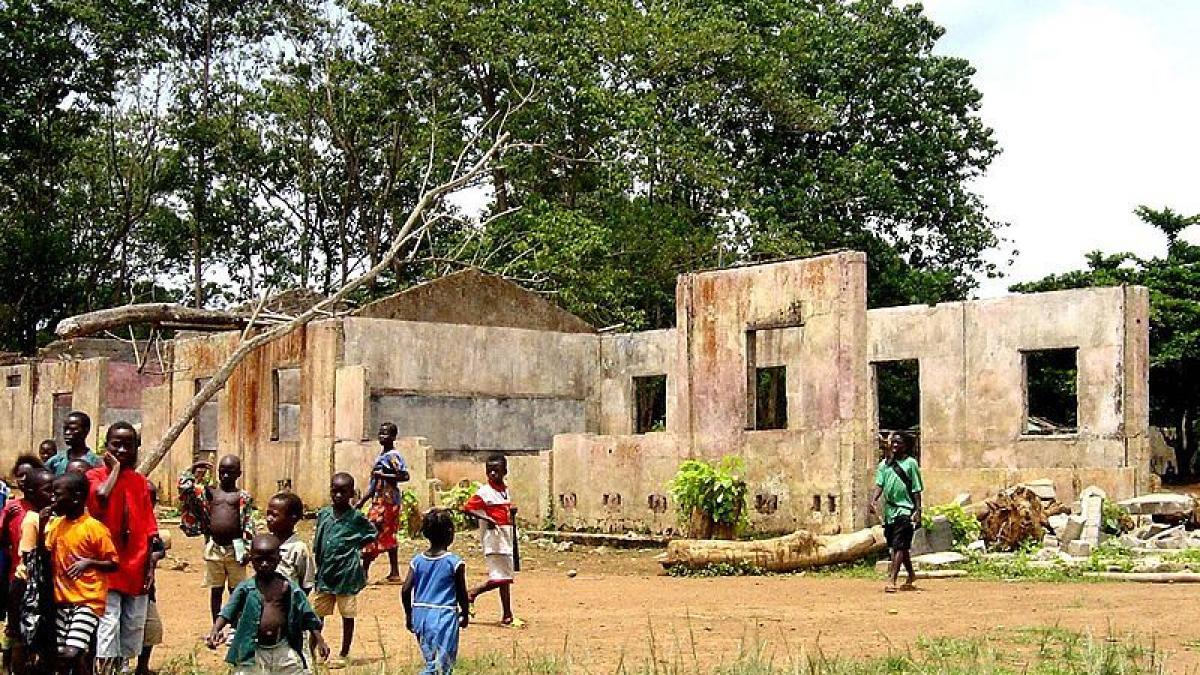 blestemul diamantelor un deceniu de razboi civil in sierra leone