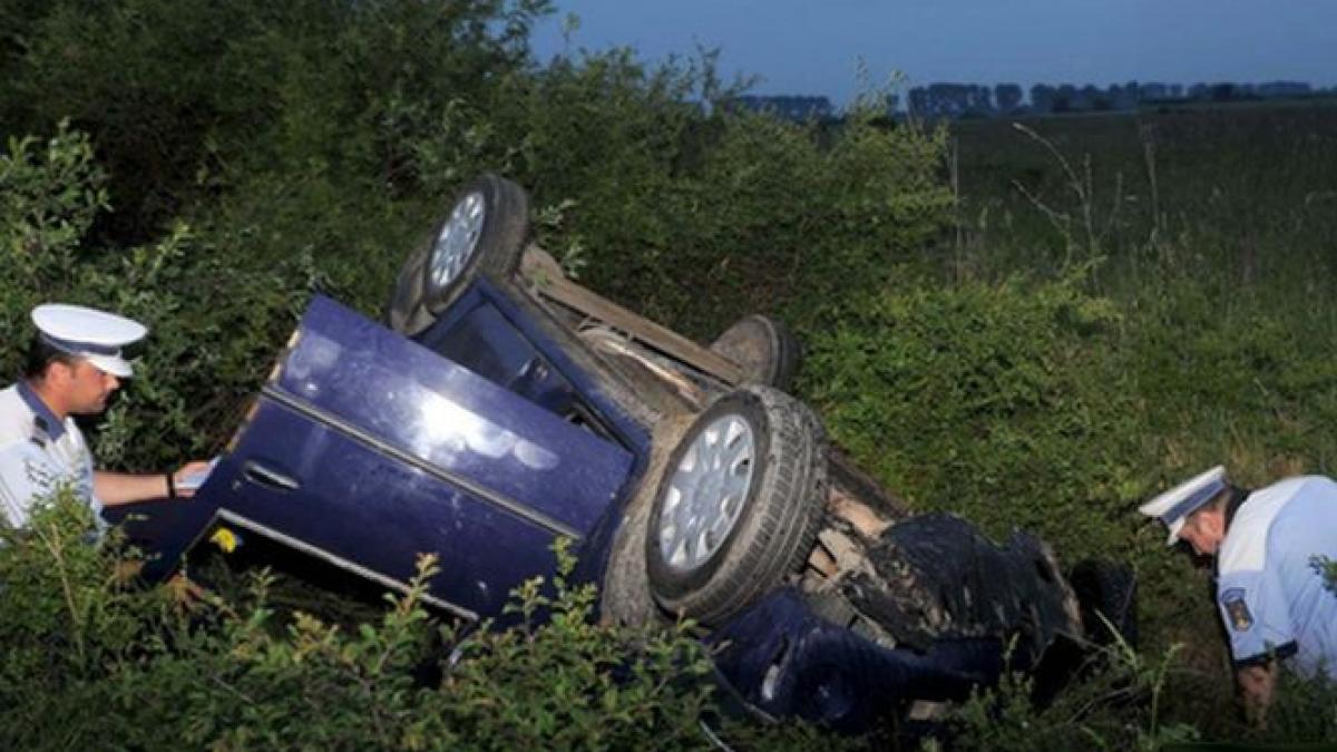 un politist beat a facut accident cu masina de serviciu si a cazut in sant