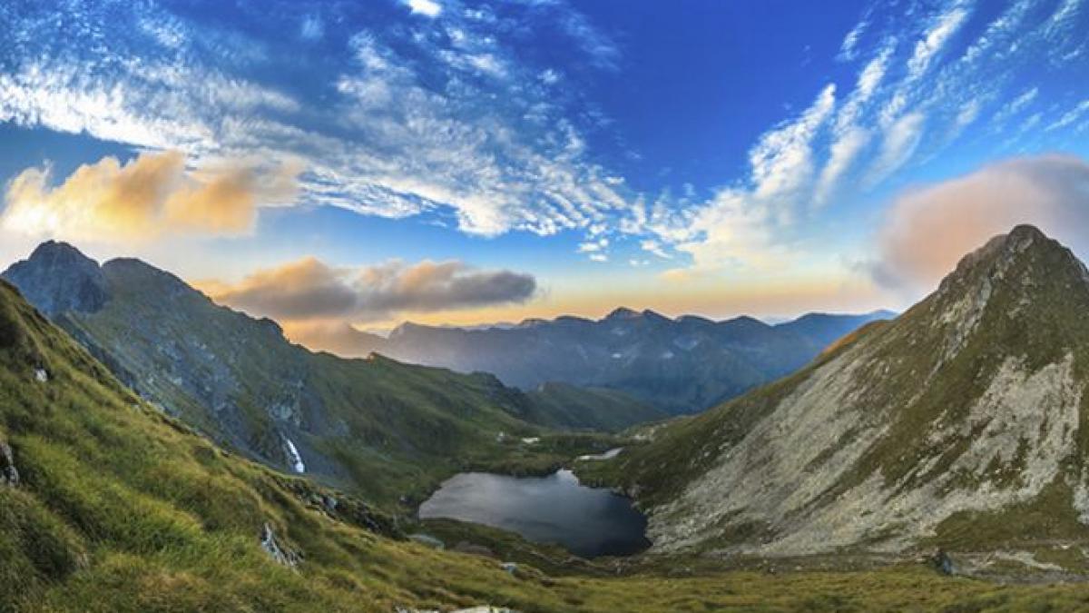 cati turisti s au cazat in romania in primele sapte luni ale anului