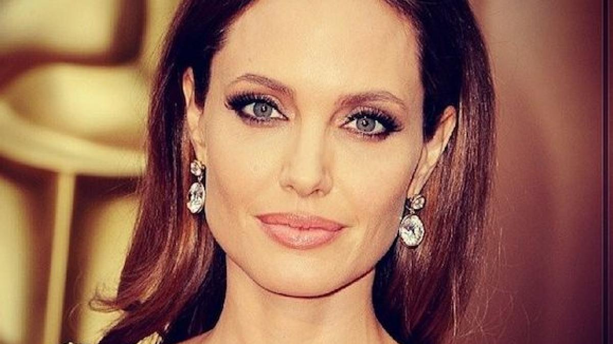 cum arata rochia de mireasa pe care angelina jolie a purtat o in ziua nuntii trebuie neaparat sa