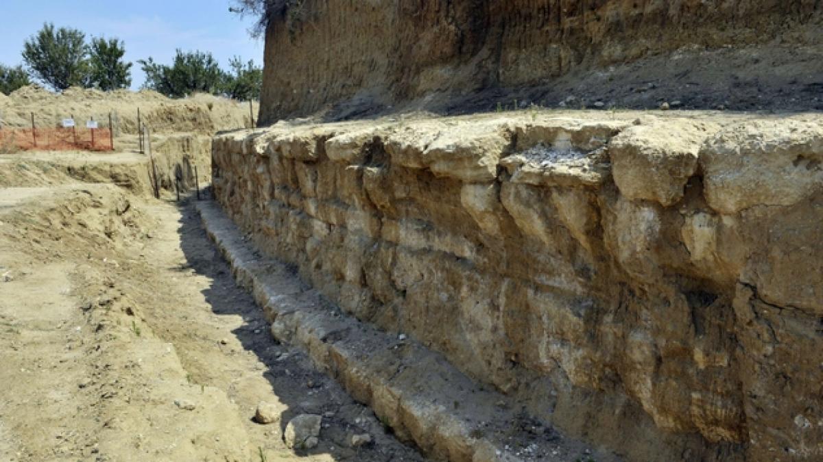 descoperire fara precedent facuta de arheologi ce au gasit intr un mormant vechi de mii de ani