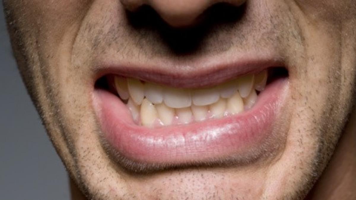 de ce scrasnim din dinti noaptea si ce boala poate ascunde afectiunea
