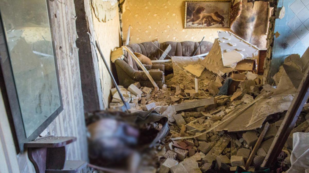 in timp ce liderii cauta solutii ucraina se prabuseste strivita de rebeli ce spune putin si care e