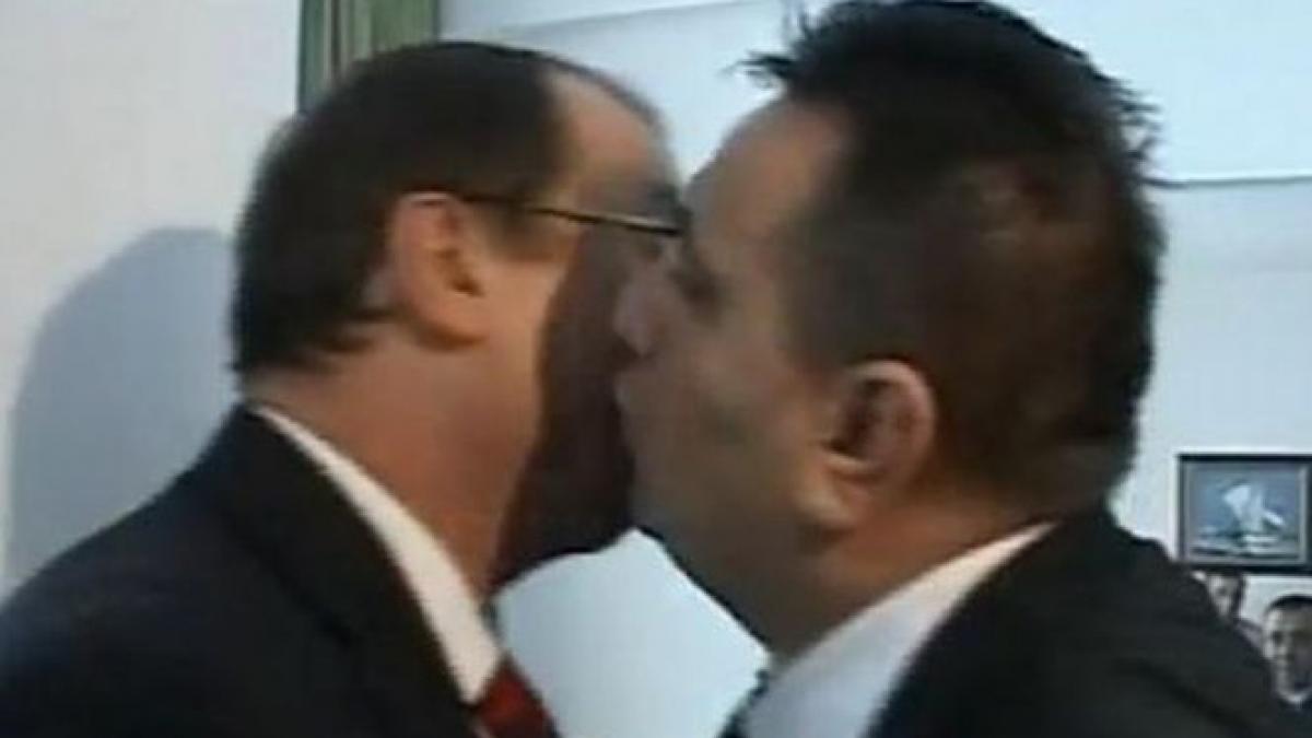 familia lui bercea mondial cere 260 000 de euro de la familia basescu