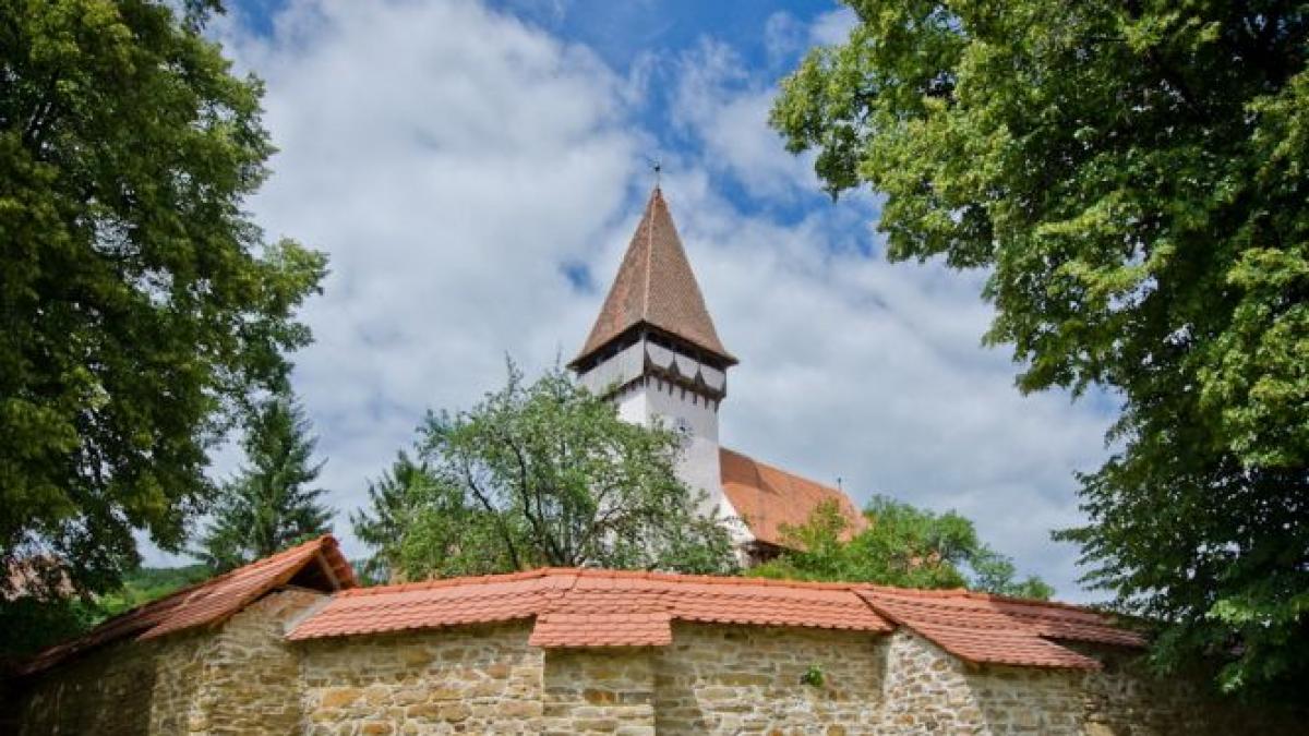 romania la inaltime biserica fortificata din mesendorf judetul brasov