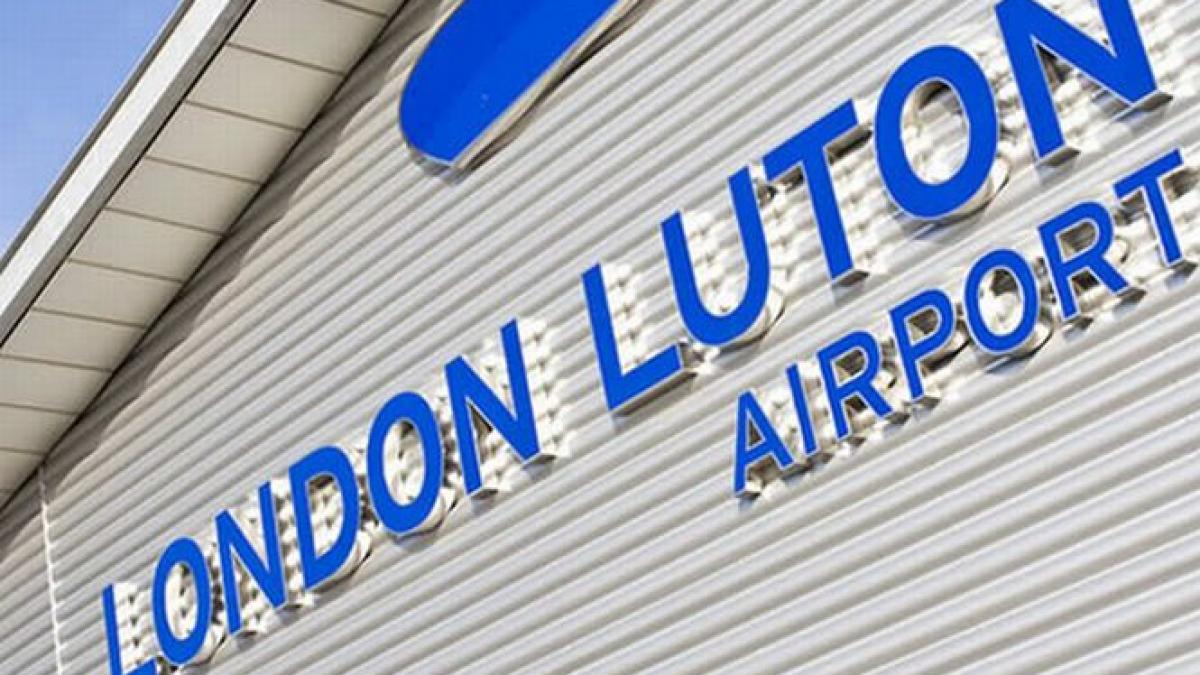 un aeroport din londra a fost evacuat dupa descoperirea unui pachet suspect