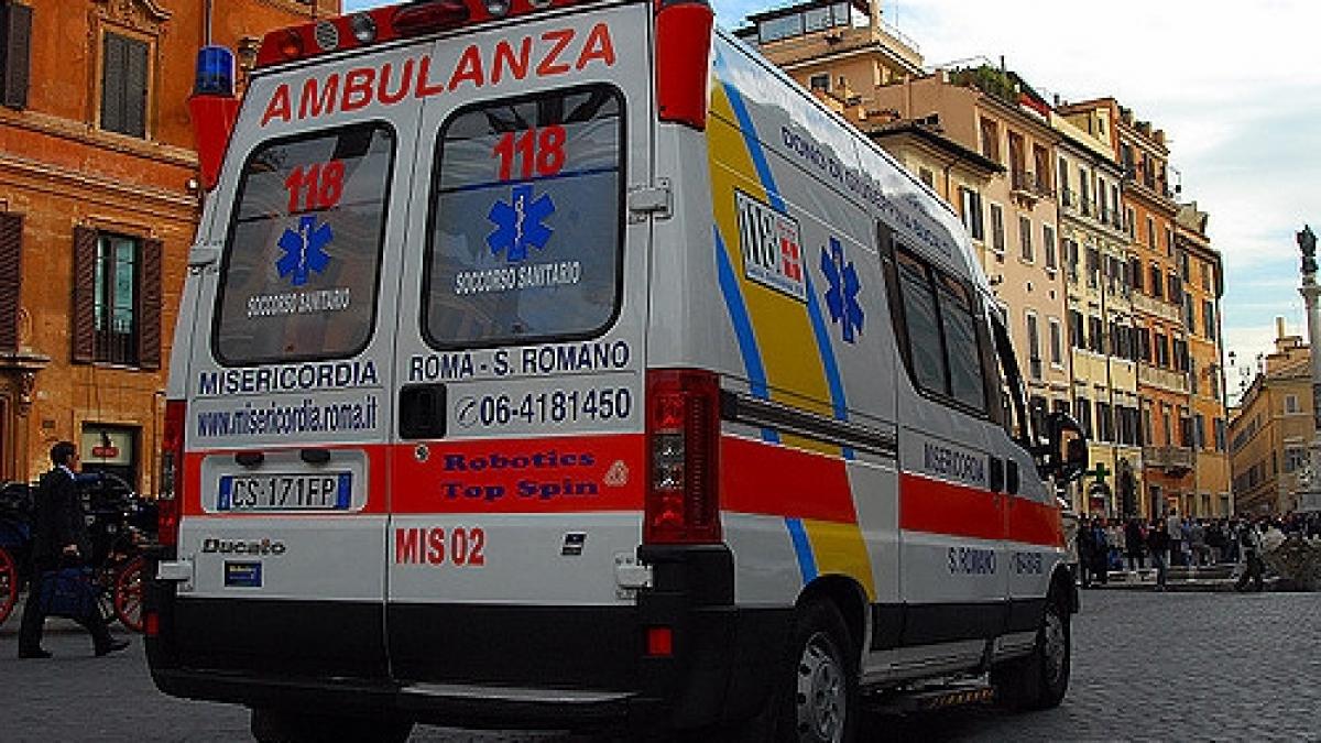 un roman din italia abandonat in stare grava in fata unui spital indivizii care l au adus au