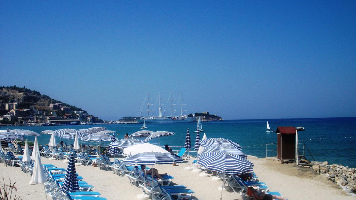 delecteaza te pe cele mai frumoase plaje din statiunea kusadasi