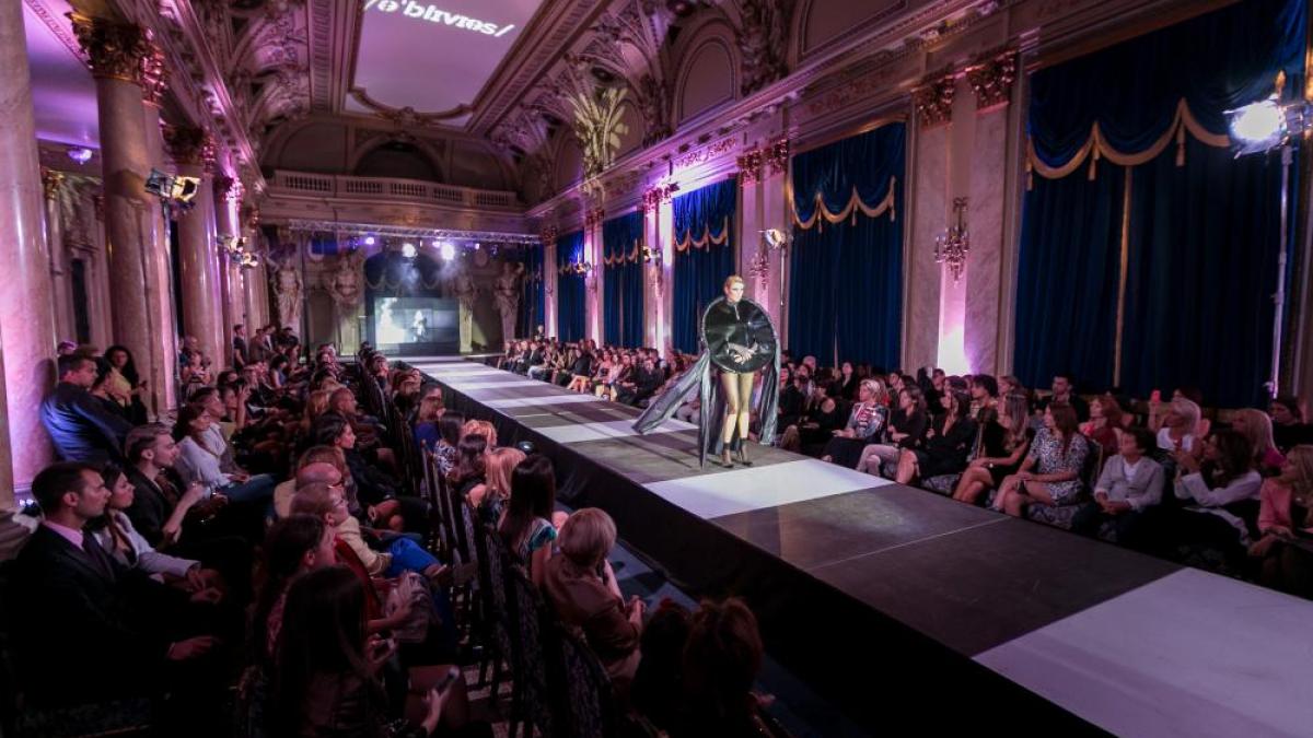 la doar 17 ani designerul isabela walter si a lansat cea de a treia colectie eveniment fashion de