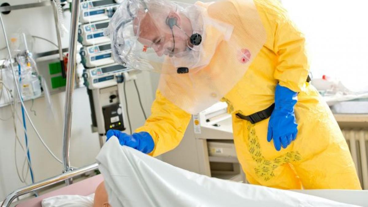 un alt caz de ebola in oms un medic s a contaminat cu virusul in sierra leone