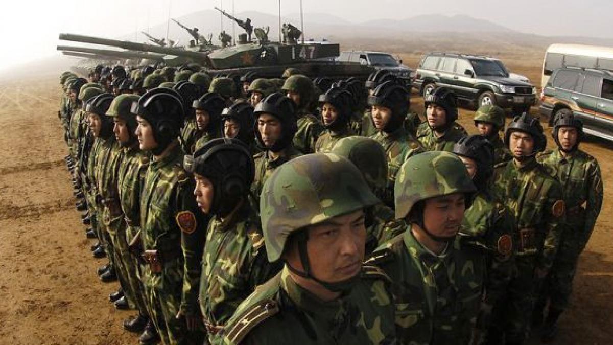 de ce se pregateste china 12 000 de soldati chinezi mutati la granita cu rusia ceva nu miroase a