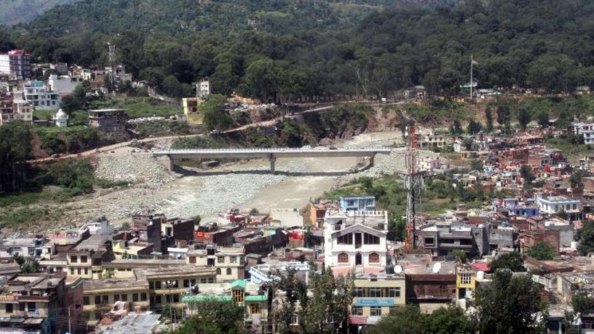 inundatii grave in india 480 de persoane au murit si 200 000 sunt izolate