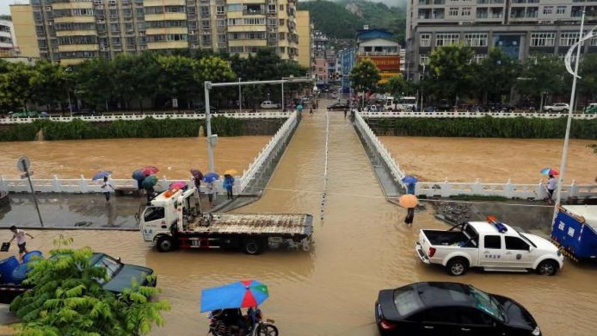 inundatii in ungaria aproximativ 120 de persoane au fost evacuate