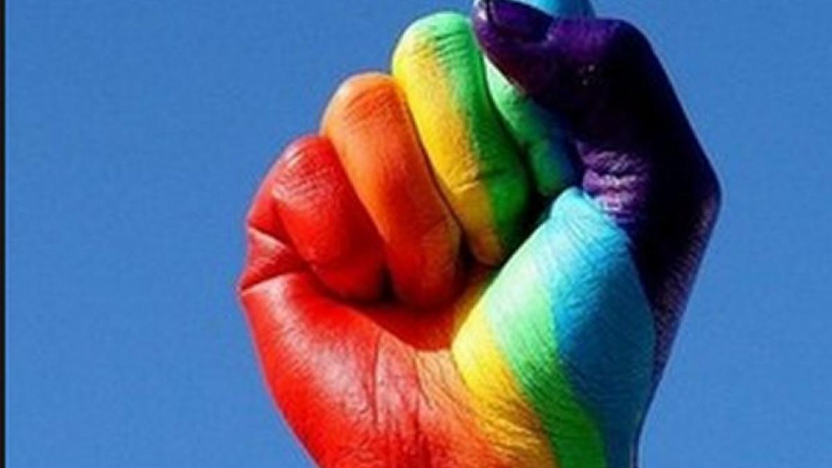 activist pentru drepturile homosexualilor batut cu bestialitate viata lui este in pericol