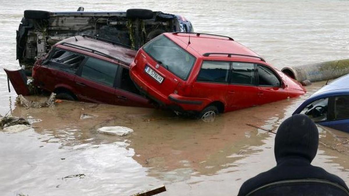 europa se confrunta cu un val violent de inundatii croatia austria si ungaria acoperite de apa mii