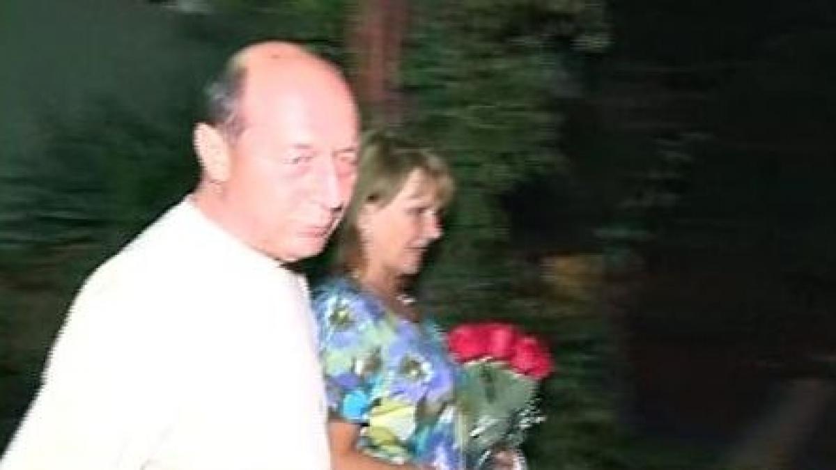 traian basescu cina cu udrea si dans cu sotia