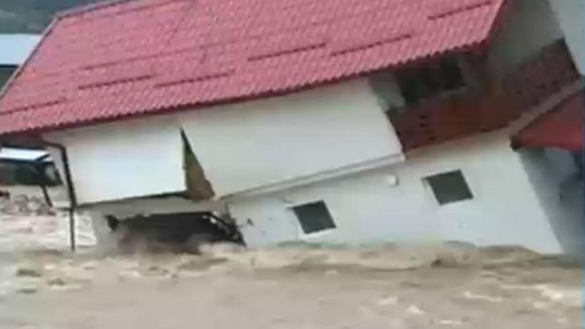 dezastrul provocat de viituri vazut din aer