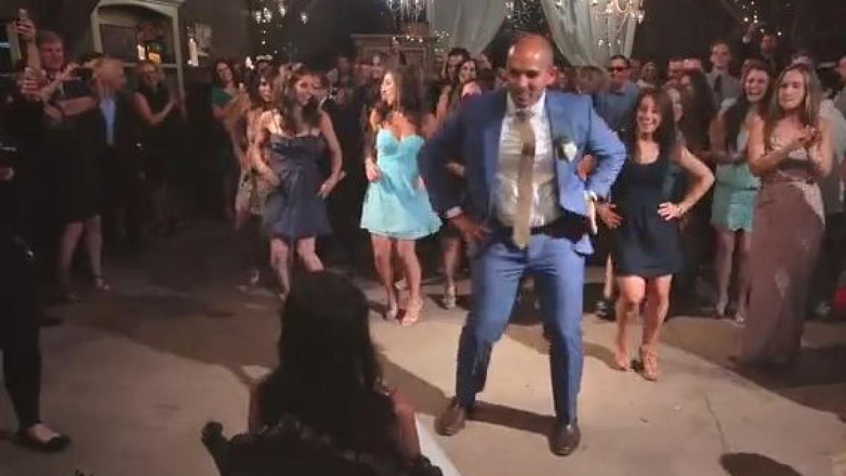 este cel mai tare dans de nunta de pana acum a crezut ca isi va surprinde sotul dar nu stia ce o