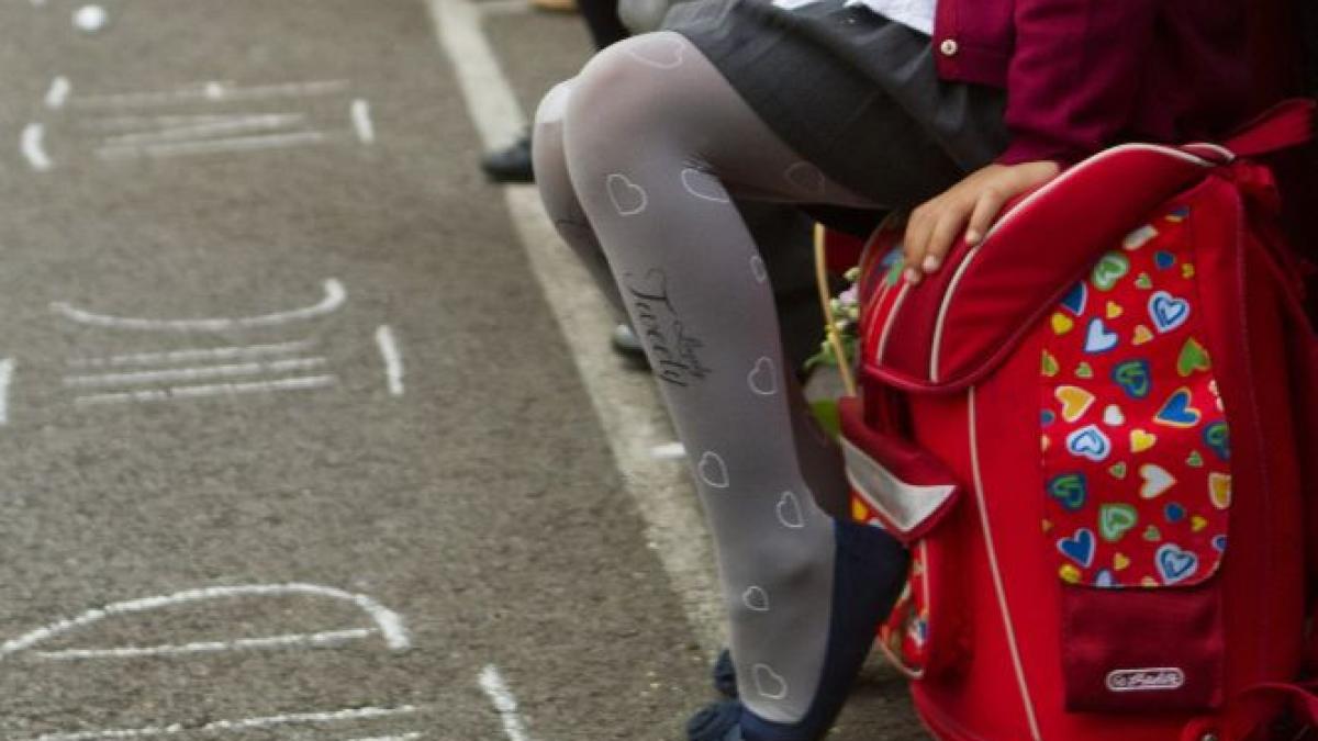 preot care sfinteste ghiozdane desi nu vezi nu stii la un moment dat nimic iti vine un gand si ceea