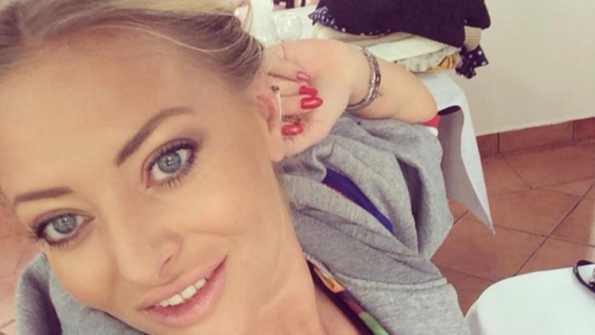 delia pluteste pe aripi de vant cantareata si a lansat noul single aseara intr un club din capitala