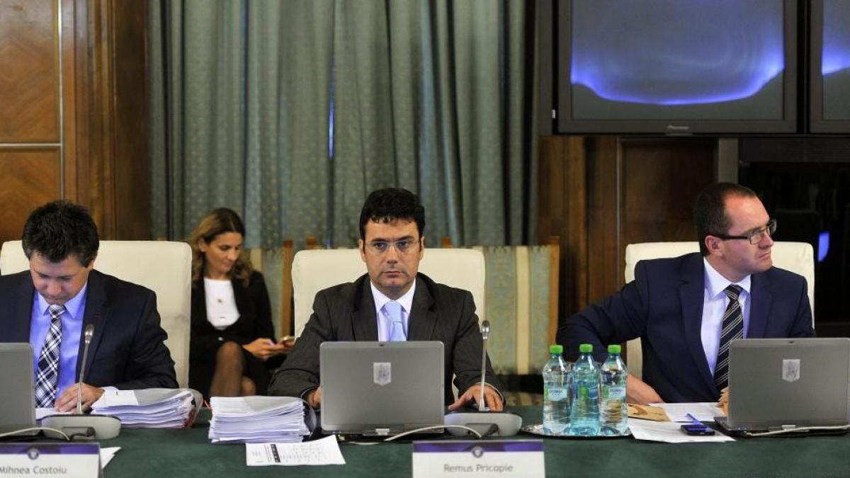 ministrul educatiei risca demiterea ponta i a dat un ultimatum lui pricopie in problema manualelor