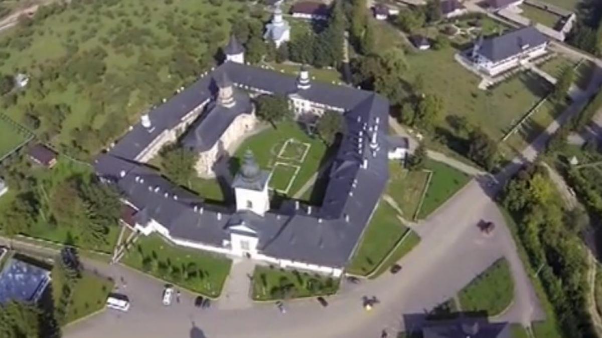 romania la inaltime valea ozanei si manastirea neamt cel mai mare si mai vechi asezamant monahal