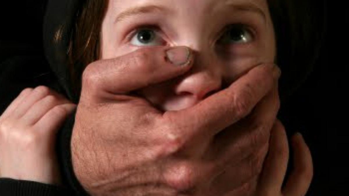 bordel cu fetite de 13 ani le a violat le a sechestrat si apoi le a vandut doritorilor de placeri
