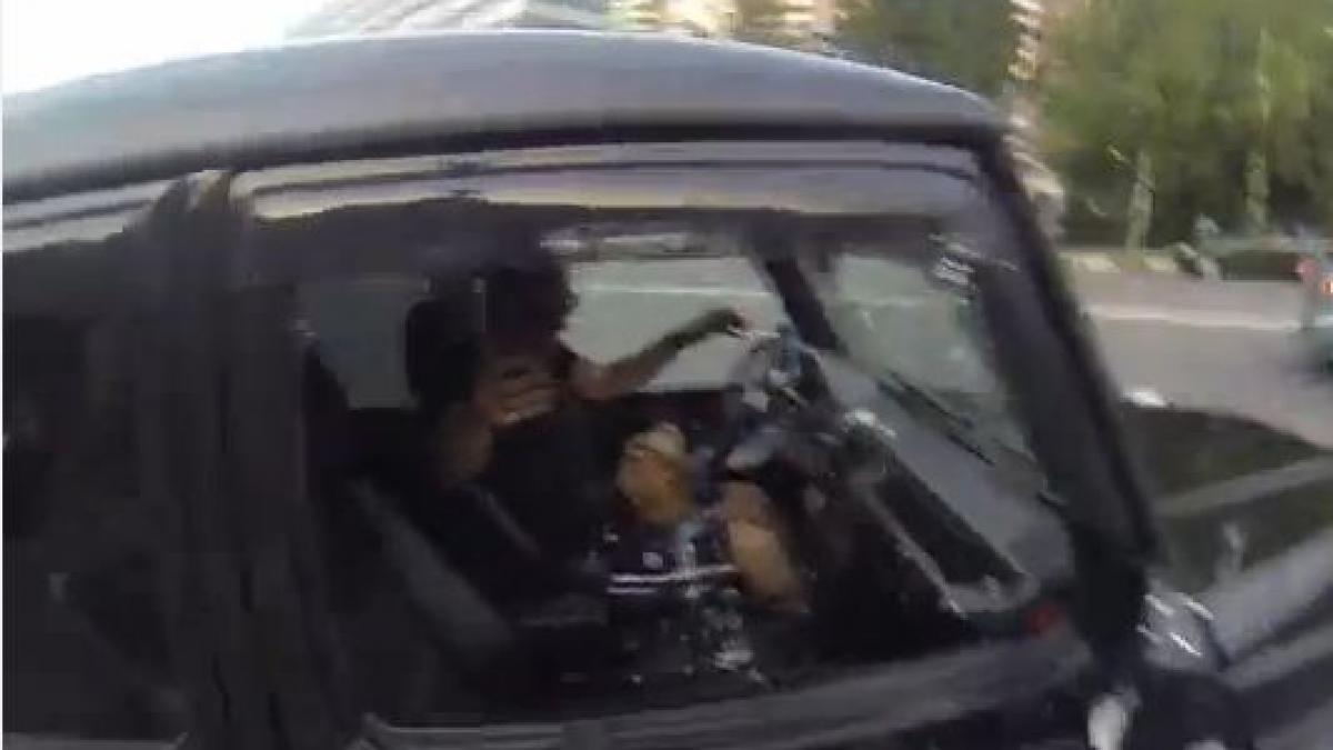 sigur o sa va placa imaginile astea cum l a pedepsit o tanara din rusia pe un barbat care a aruncat