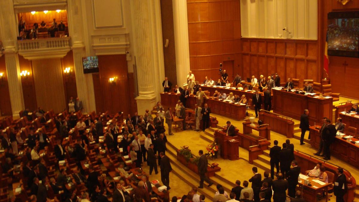 cabinetul ponta va infrunta astazi motiunea de cenzura depusa de acl opozitia il acuza pe ponta ca