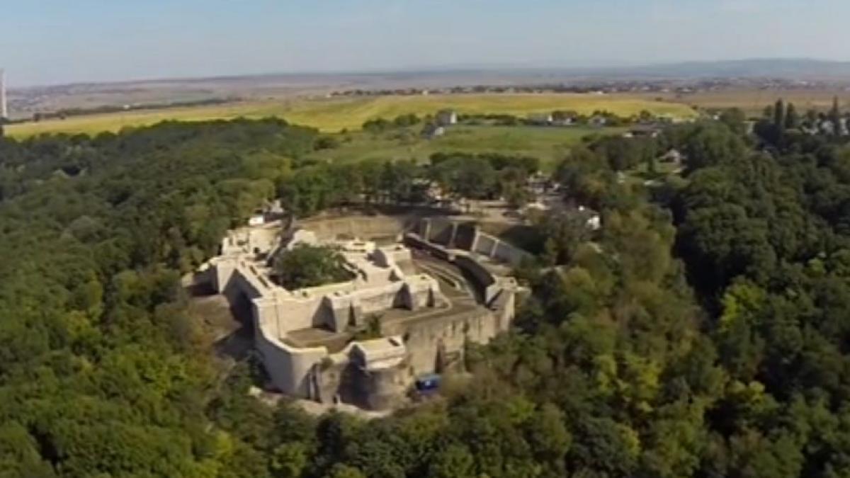romania la inaltime cetatea de scaun a sucevei un monument istoric impresionant