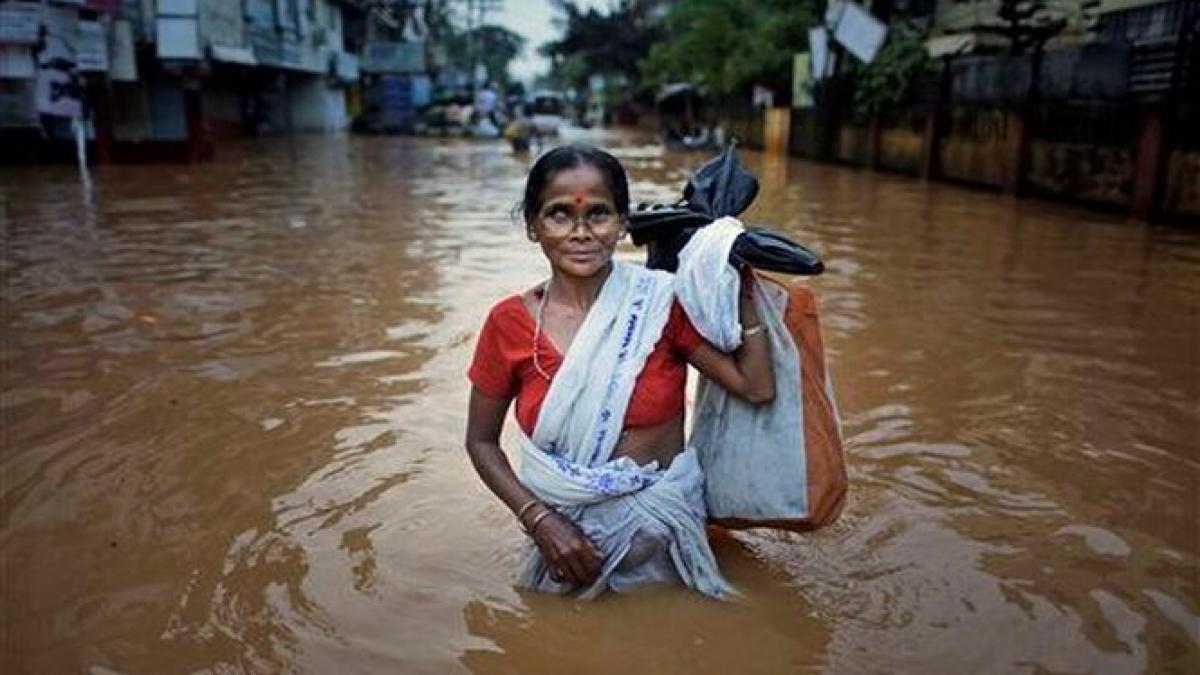 india cel putin 28 de persoane au murit din cauza alunecarilor de teren si a inundatiilor