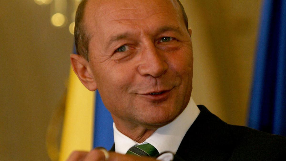 traian basescu a promulgat legea privind amnistia fiscala pentru mame bugetari si pensionari