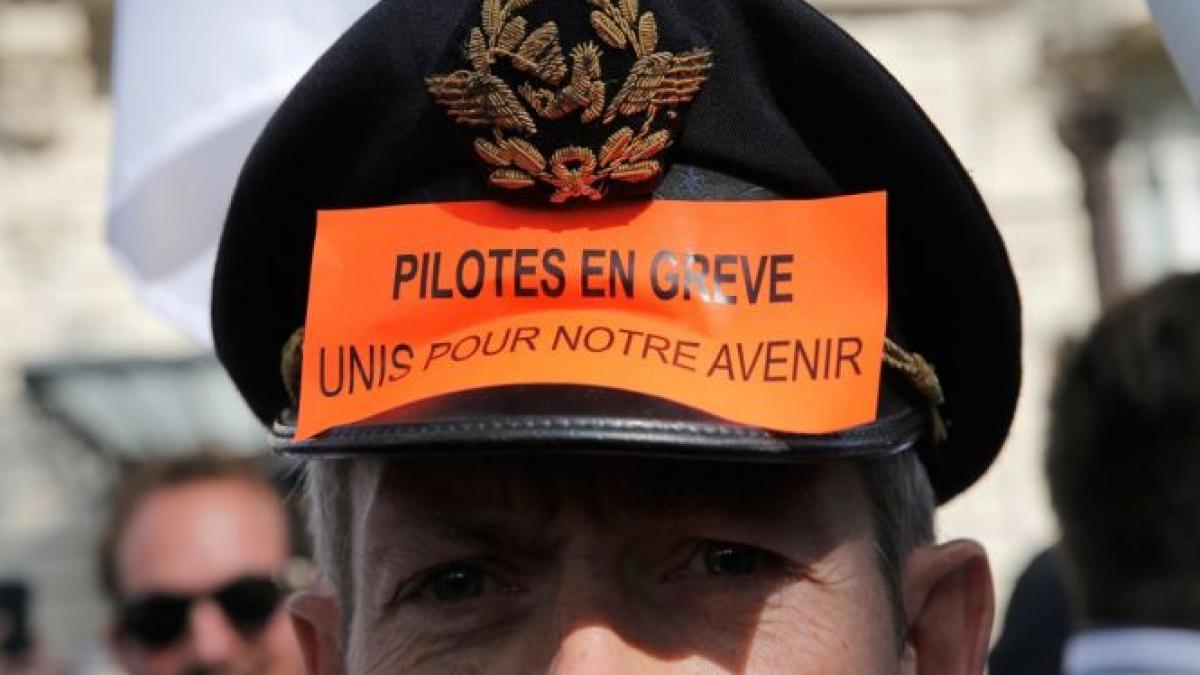 air france pune capat grevei pilotilor si renunta la lansarea unei companii low cost