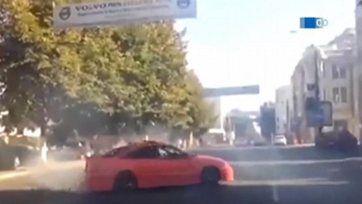 constanta bulevard blocat de un sofer care s a apucat sa faca drifturi sub ochii prietenilor