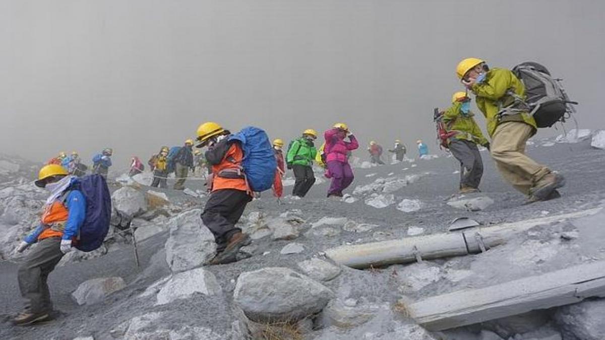 japonia suspenda cautarile si recuperarea victimelor provocate de eruptia vulcanului ontake
