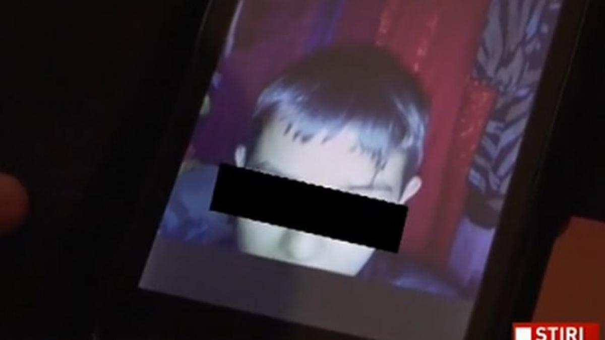 tuns cu forta de o profesoara in fata colegilor elevul a ramas traumatizat