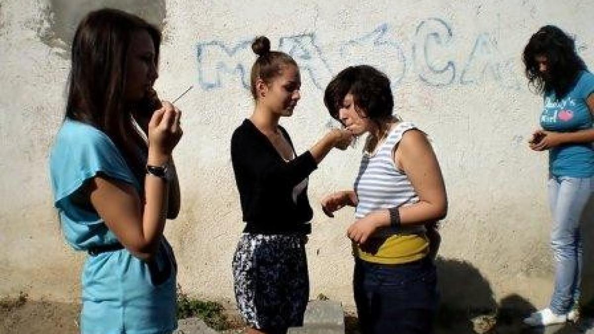 drogurile au ajuns in scoli unei eleve de 17 ani i s a facut rau dupa ce a fumat etnobotanice