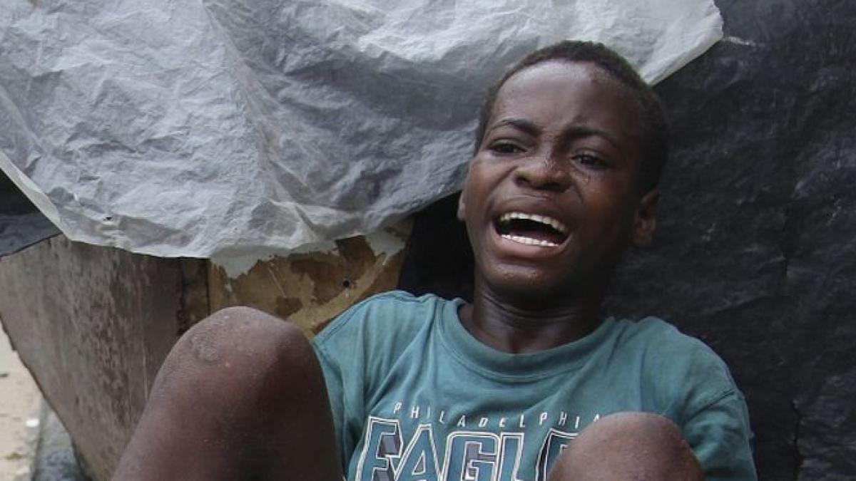 ebola se raspandeste cu o rapiditate terifianta cinci oameni contracteaza virusul in fiecare ora in