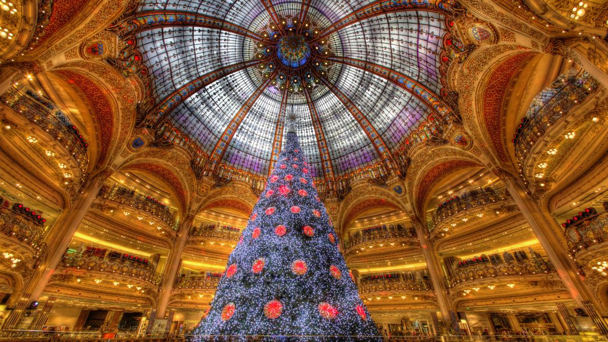 magie si voie buna in piata de craciun din paris
