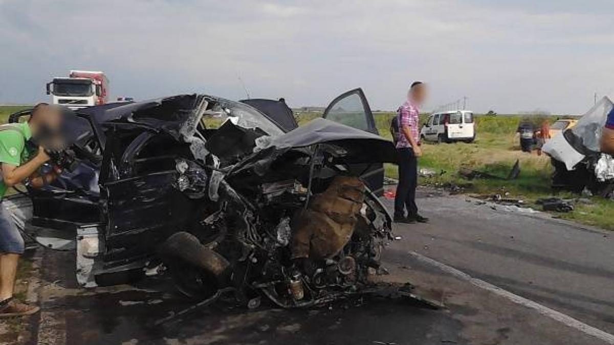 sfarsit cumplit pentru o tanara din capitala a ars complet in masina care s a izbit frontal de un