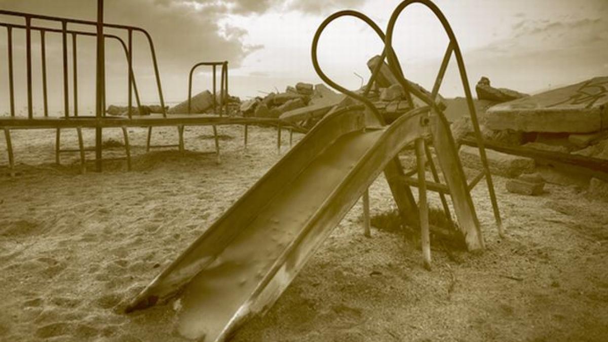 trei copii din targoviste au ajuns la spital dupa ce s au ranit la locul de joaca