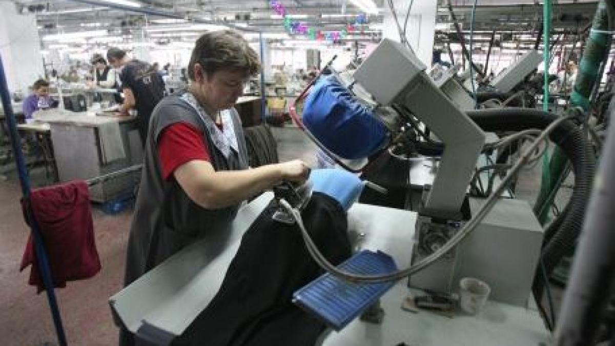 indicatorii se bat din nou cap in cap numarul salariatilor creste simultan cu cel al somerilor