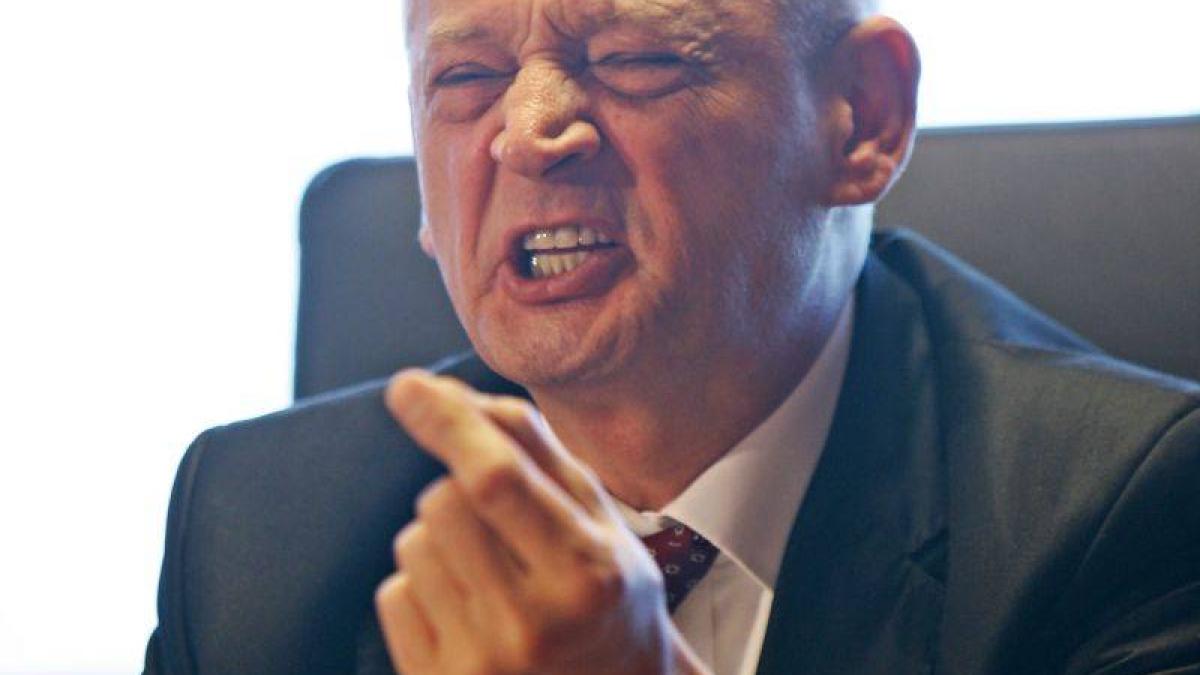 sorin oprescu declara razboi companiilor elcen si distrigaz e inacceptabil ca bucurestenii sa