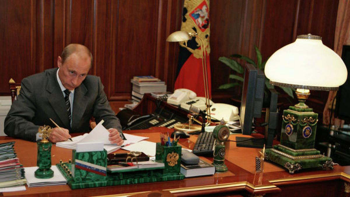 vladimir putin le a interzis rusilor sa iasa in strada a semnat legea care ingradeste libertatea