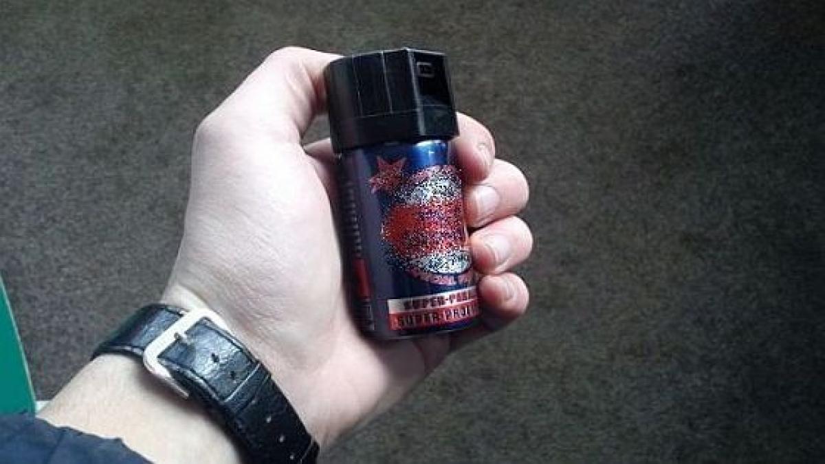 18 elevi din iasi intoxicati de la un spray paralizant pulverizat in baia scolii