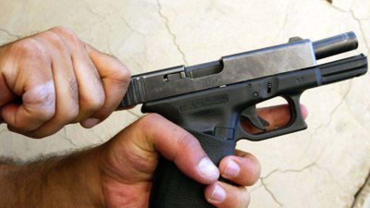 moarte stupida pentru un angajat al unei firme de transport valori a fost impuscat din greseala de