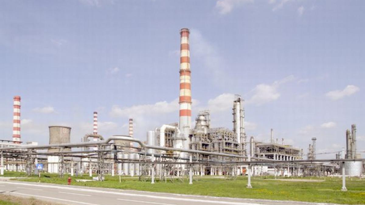 rusii de la lukoil decid vineri daca inchid rafinaria petrotel din ploiesti