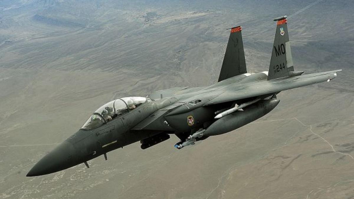 un avion militar american s a prabusit in marea britanie la cateva sute de metri de o scoala