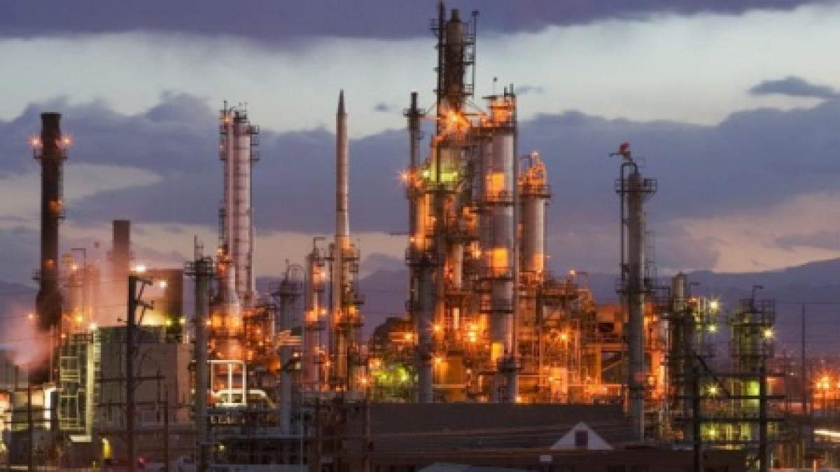 peste 2 500 de oameni stau cu sufletul la gura rusii de la lukoil anunta maine daca inchid